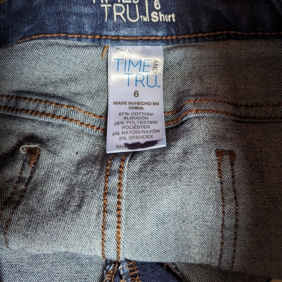 Size 6 Time and Tru jean shorts - Picture 3 of 3